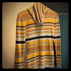 Turtle neck 34% metallic and 66% rayon